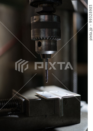 タッピングボール盤でネジ切り加工 99328985