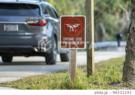 Sign prohibiting use of quadcopters in national park no drone area. Warning notice for using UAV 99331243