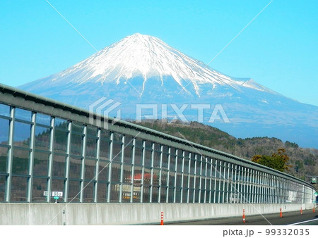 新東名高速の車窓からの富士山 新東名高速の車窓からの富士山 99332035