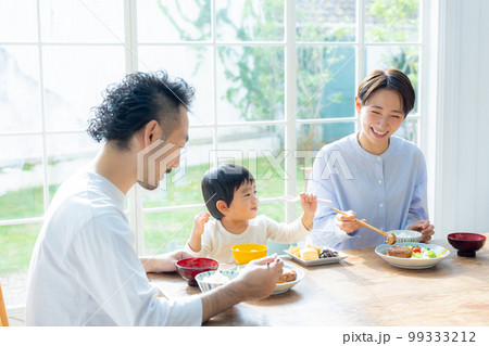 家族の食卓 99333212