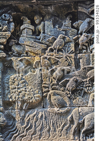 インドネシアジャワ島の世界遺産、ボロブドゥール遺跡 99334026