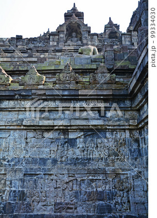 インドネシアジャワ島の世界遺産、ボロブドゥール遺跡 99334030