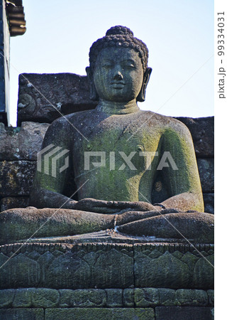 インドネシアジャワ島の世界遺産、ボロブドゥール遺跡 99334031