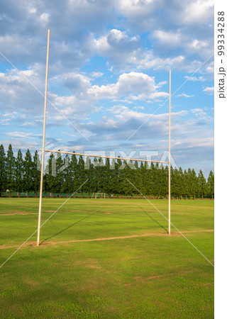 ラグビー場　真夏の季節　荒川河川敷　 99334288