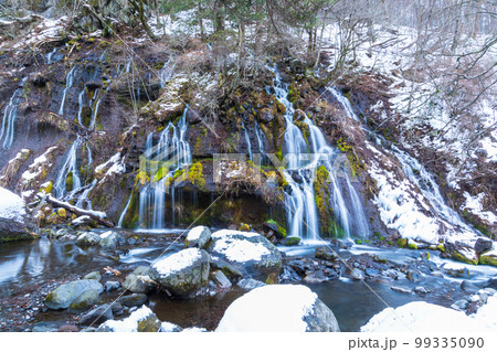 「山梨県」冬の吐竜の滝・北杜市 99335090