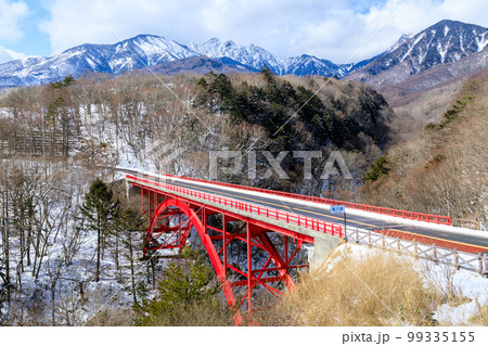 「山梨県」冬の東沢大橋・清里 99335155