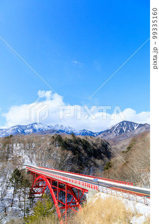 「山梨県」冬の東沢大橋・清里 99335160