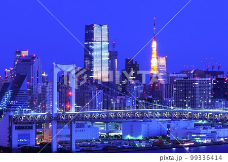 東京・お台場のホテル高層階から見た東京都心(ブルーアワー) 東京・お台場のホテル高層階から見た東京都心(ブルーアワー) 99336414