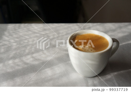 窓辺のコーヒー 99337719