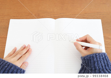 ノートとペン　勉強イメージ 99338468
