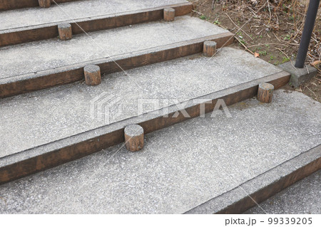 石段の歩道の雑感 99339205