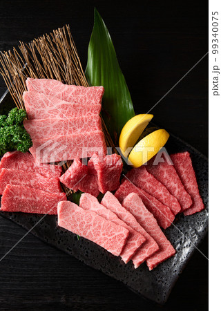 国産和牛焼肉用　霜降りと赤身 99340075