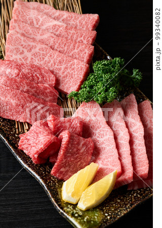 国産和牛焼肉用　霜降りと赤身 99340082
