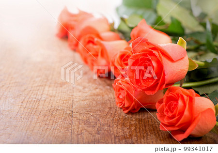 empty card form and bouquet of rose with green leaves on a wooden 99341017