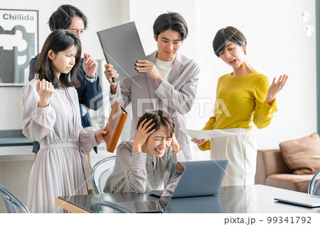 ビジネスシーン パニック ハラスメント ビジネスシーン パニック ハラスメント 99341792