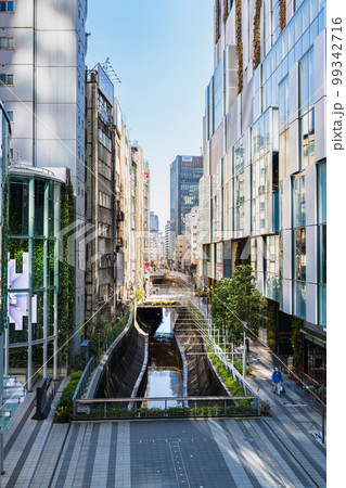 都市風景・ビルの谷間イメージ 渋谷 都市風景・ビルの谷間イメージ 渋谷 99342716