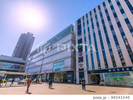 日本の横浜都市景観 鶴見駅などを望む 日本の横浜都市景観 鶴見駅などを望む 99343340