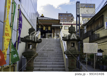 東京都　人形町　鉄造菩薩頭の大観音寺（おおがんのんじ） 99343406