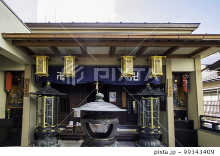 東京都　人形町　鉄造菩薩頭の大観音寺（おおがんのんじ） 99343409