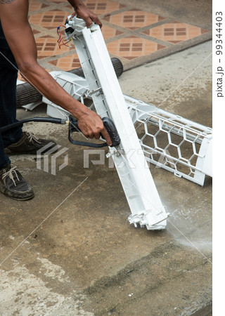 Cleaning air conditioner by water for clean a dust 99344403