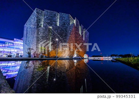 角川武蔵野ミュージアムの夜の風景 99345331