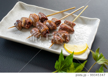 焼き鳥の串のハツ 99345347