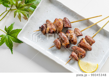 焼き鳥の串のハツ 99345348