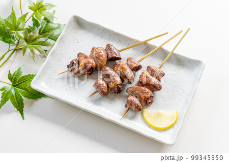 焼き鳥の串のハツ 99345350