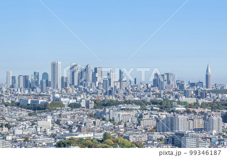 東京都 快晴の西新宿の高層ビル群と東京の街並みの写真素材 [99346187] - PIXTA