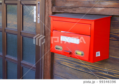 玄関横の郵便ポストの写真素材 [99346396] - PIXTA