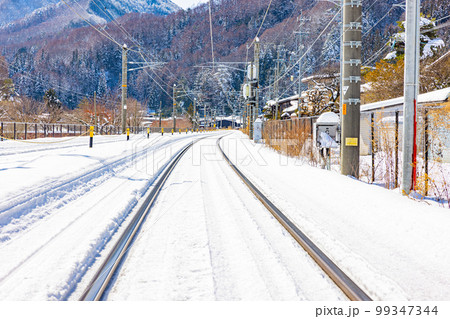 【長野県】線路の雪 【長野県】線路の雪 99347344