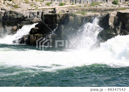 大分県玖珠郡玖珠町の三日月の滝 99347542