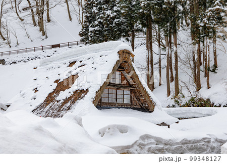 五箇山 菅沼合掌造り集落 雪景色 五箇山 菅沼合掌造り集落 雪景色 99348127