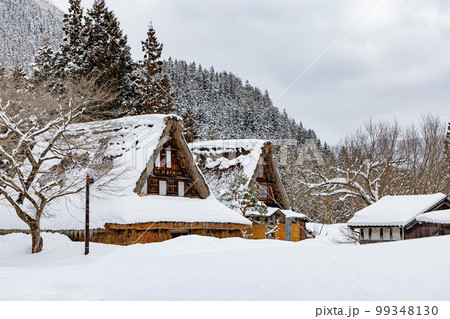 五箇山 菅沼合掌造り集落 雪景色 五箇山 菅沼合掌造り集落 雪景色 99348130