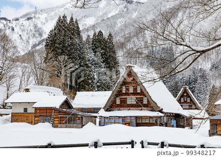 五箇山 菅沼合掌造り集落 雪景色 五箇山 菅沼合掌造り集落 雪景色 99348217