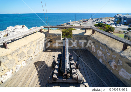 フリーマントルの史跡、ラウンドハウスの砲台からの景色 99348461