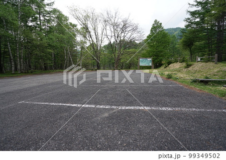日光市中禅寺湖 バス停留所の西ノ湖入口付近にある駐車場 2019年6月2日 日光市中禅寺湖 バス停留所の西ノ湖入口付近にある駐車場 2019年6月2日 99349502