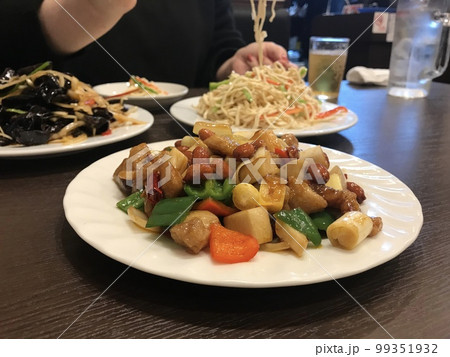 鶏肉の甘辛炒め　宮保鶏丁 99351932