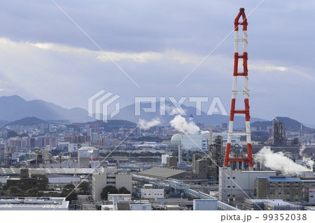 北九州の工業地帯（三菱ケミカル） 99352038