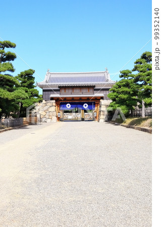 【香川県】晴天の史跡高松城跡・桜御門(玉藻公園) 【香川県】晴天の史跡高松城跡・桜御門(玉藻公園) 99352140