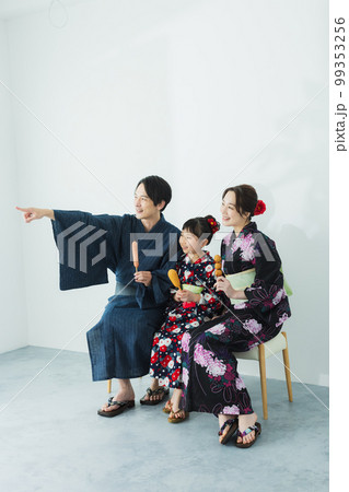 浴衣の小学生の女の子 浴衣の小学生の女の子 99353256
