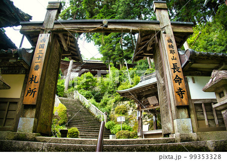 新緑の長命寺 99353328