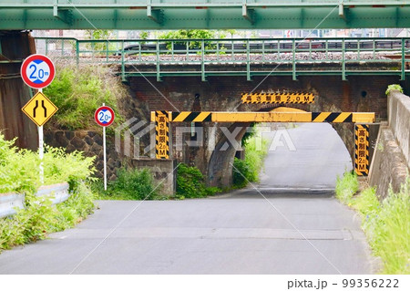 古いレンガのアンダーパス 古いレンガのアンダーパス 99356222