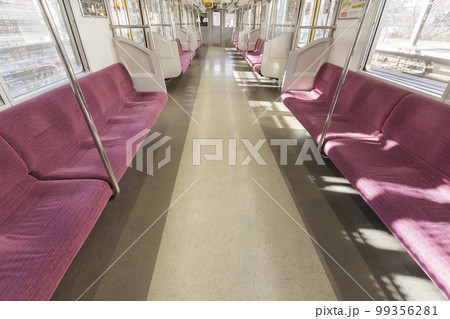 京王線 新宿行き 府中駅 府中駅ホーム 車内 座席 ドア 京王線 新宿行き 府中駅 府中駅ホーム 車内 座席 ドア 99356281