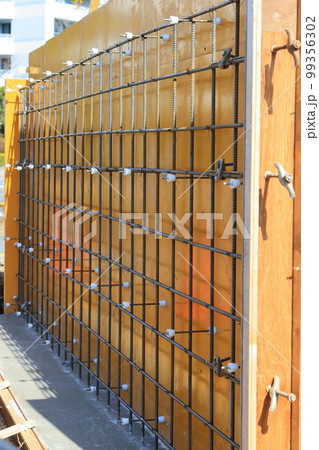 壁のシングル配筋と型枠建て込み イメージ 壁のシングル配筋と型枠建て込み イメージ 99356302
