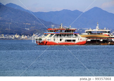 安芸の宮島へ… 海の玄関口とフェリー 安芸の宮島へ… 海の玄関口とフェリー 99357868