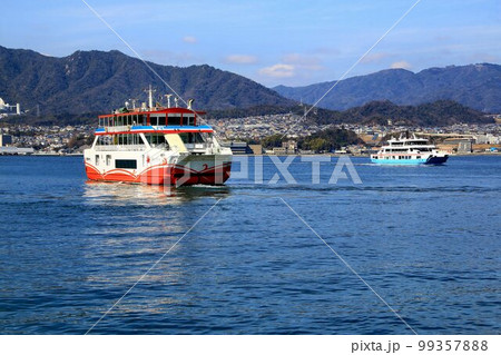 安芸の宮島へ… 海の玄関口とフェリー 安芸の宮島へ… 海の玄関口とフェリー 99357888