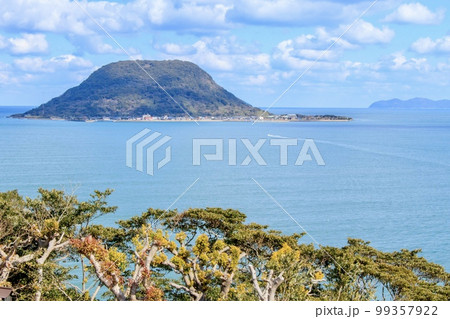 唐津城から眺めた高島の遠景 唐津城から眺めた高島の遠景 99357922