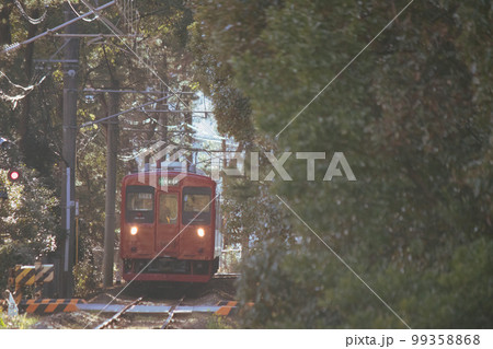 虹の松原付近を走るJR九州103系電車 99358868