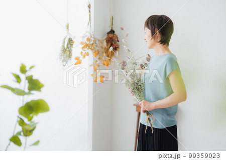 ミドル女性　ライフスタイル 99359023